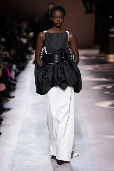 Look 32